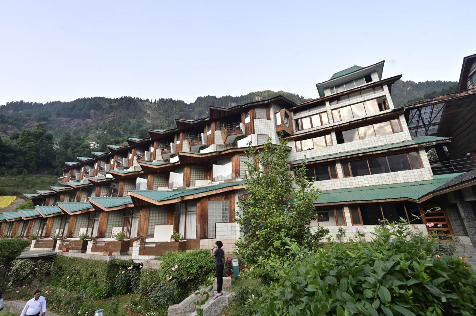 Manuallaya The Resort & Spa Manāli Екстериор снимка